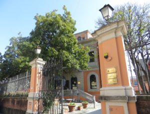 Ingresso Esedra Scuole a Lucca